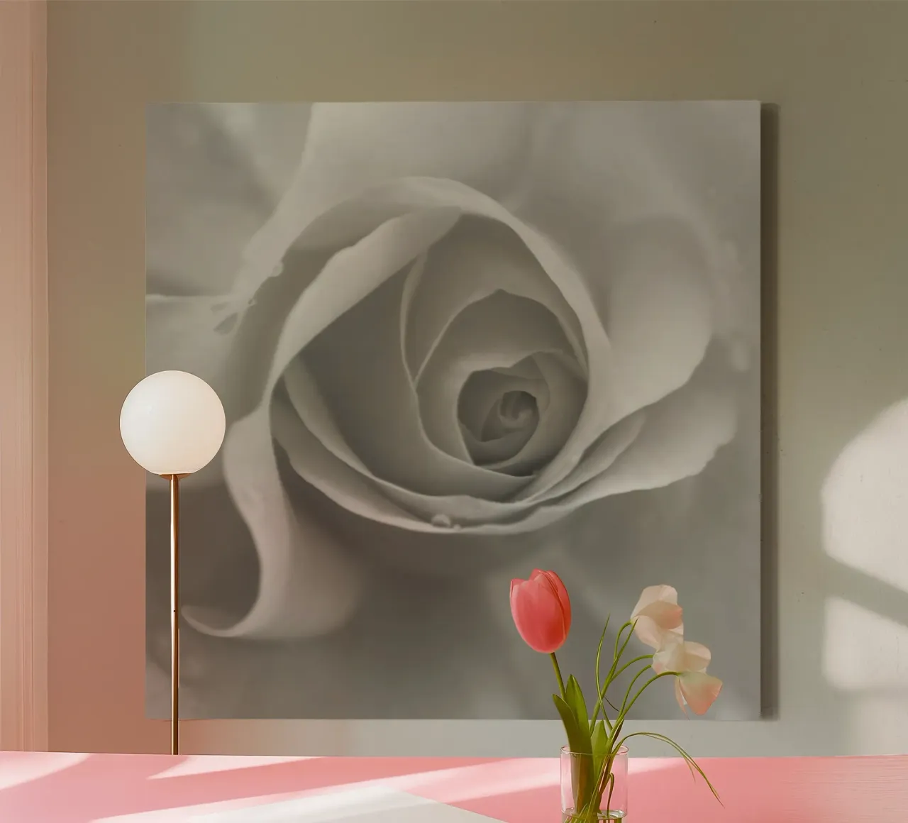 Perle Rose Leinwand von Moon  Bloom