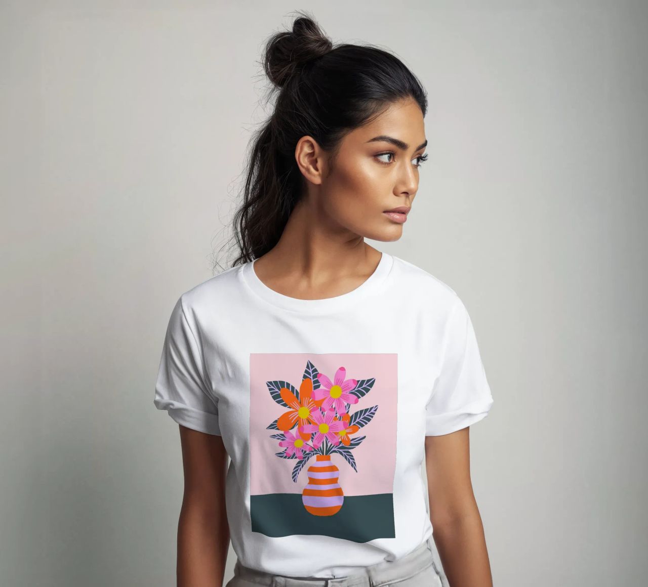 Fiori colorati in un vaso t-shirt da Wackapacka