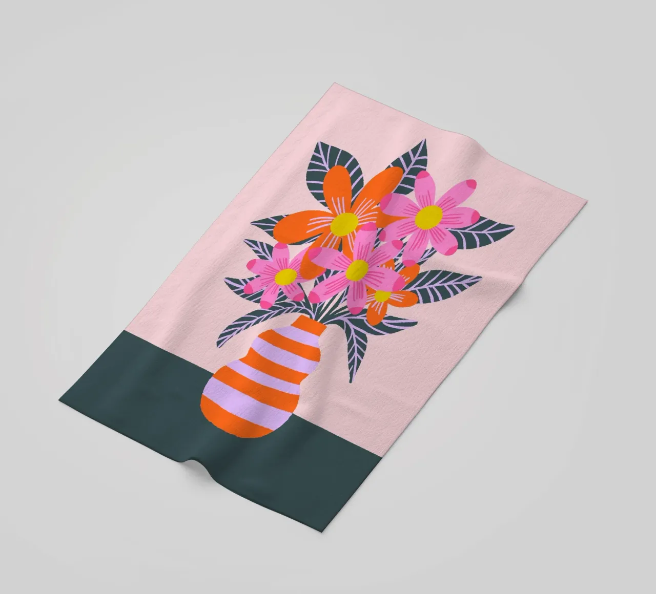 Fiori colorati in un vaso telo mare da Wackapacka