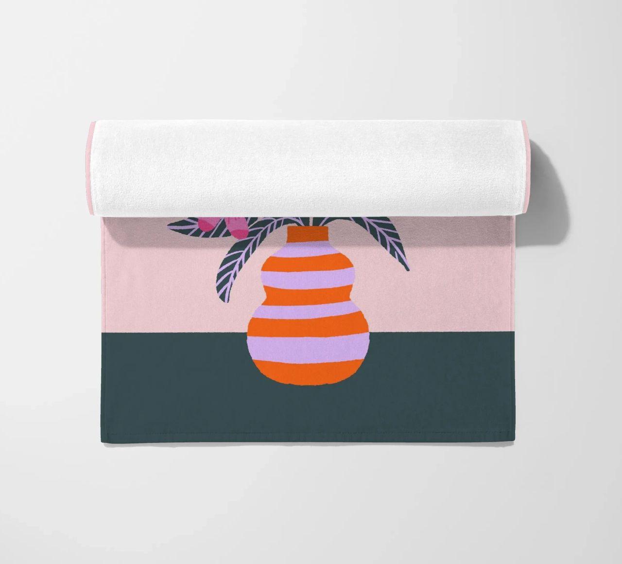 Fiori colorati in un vaso telo mare da Wackapacka
