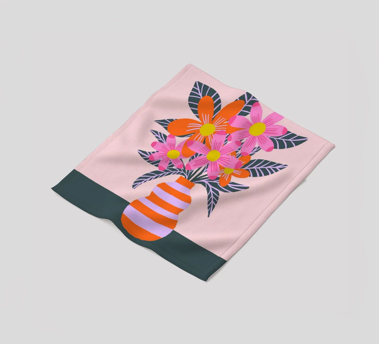 Fiori colorati in un vaso coperta in pile da Wackapacka
