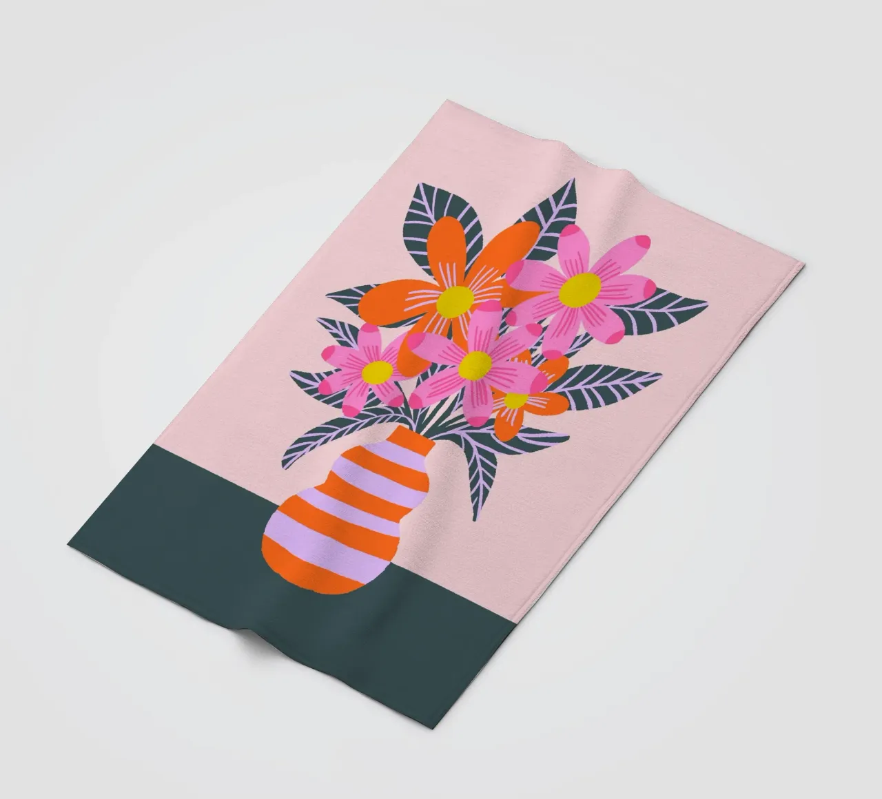 Fiori colorati in un vaso coperta in pile da Wackapacka