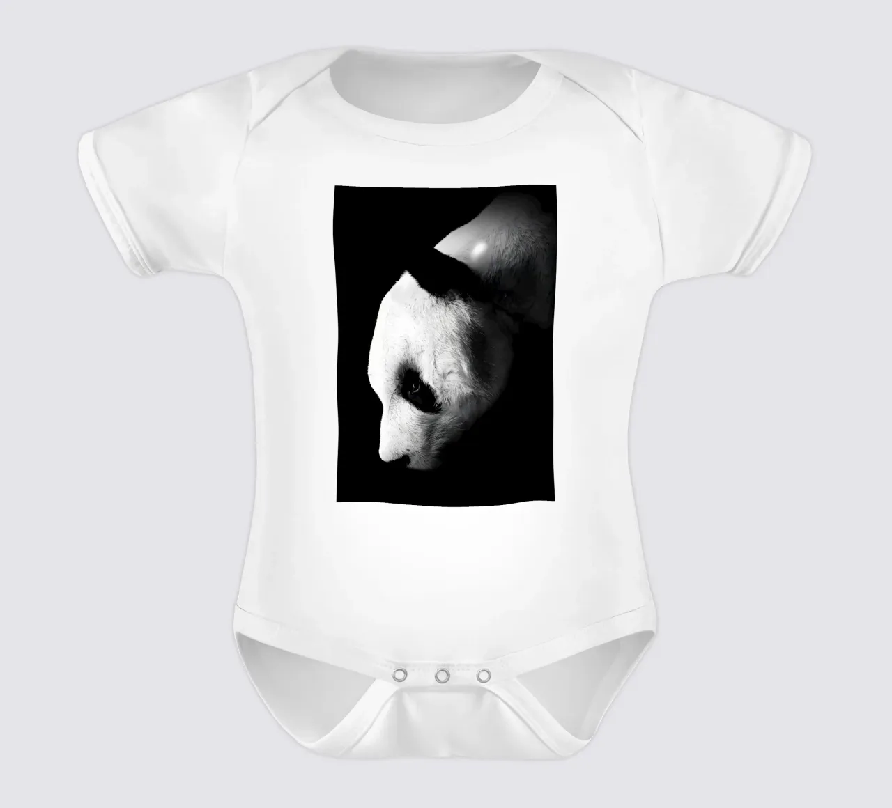 Immagine Panda in chiave Low Key body neonato maniche corte da James M Coyle