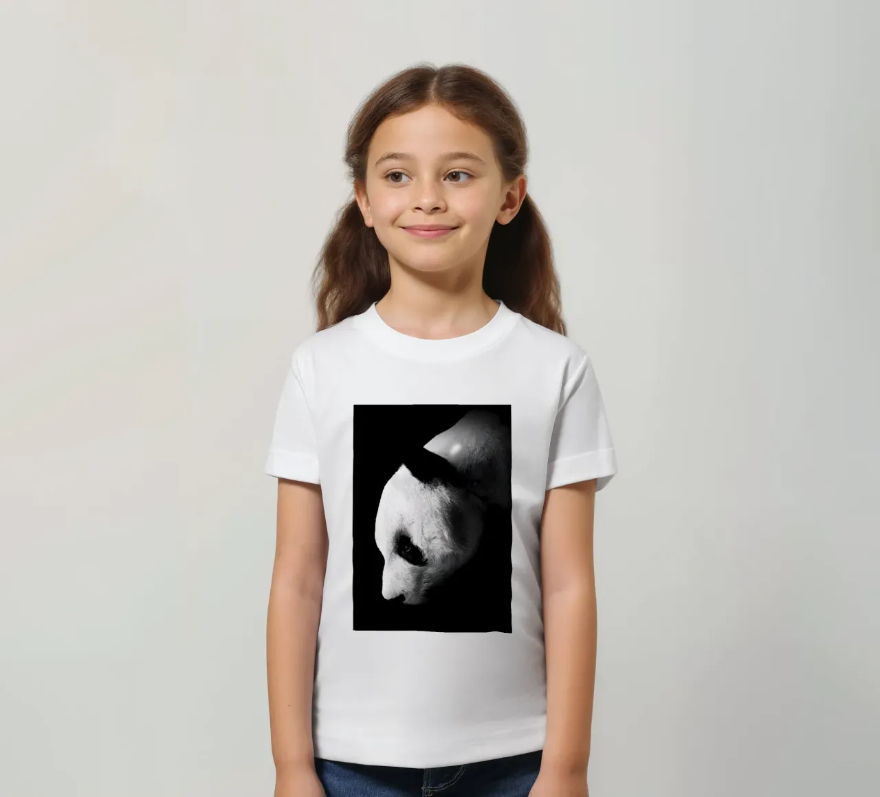 Immagine Panda in chiave Low Key t-shirt bambini da James M Coyle