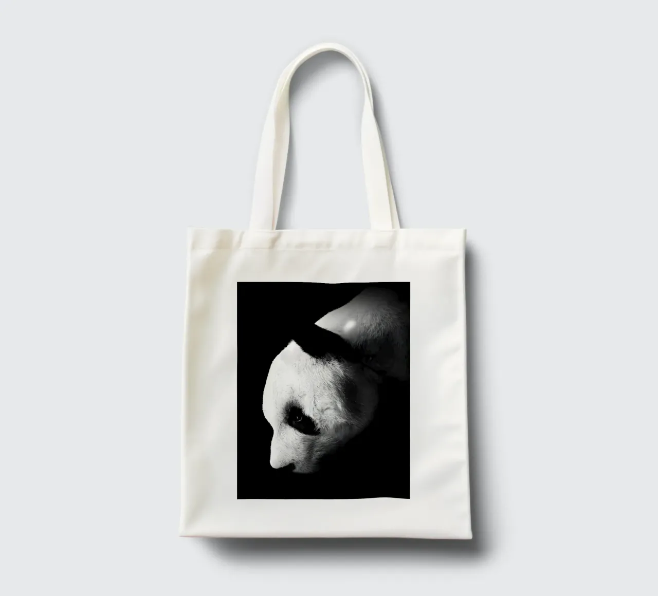 Immagine Panda in chiave Low Key borsa in juta da James M Coyle