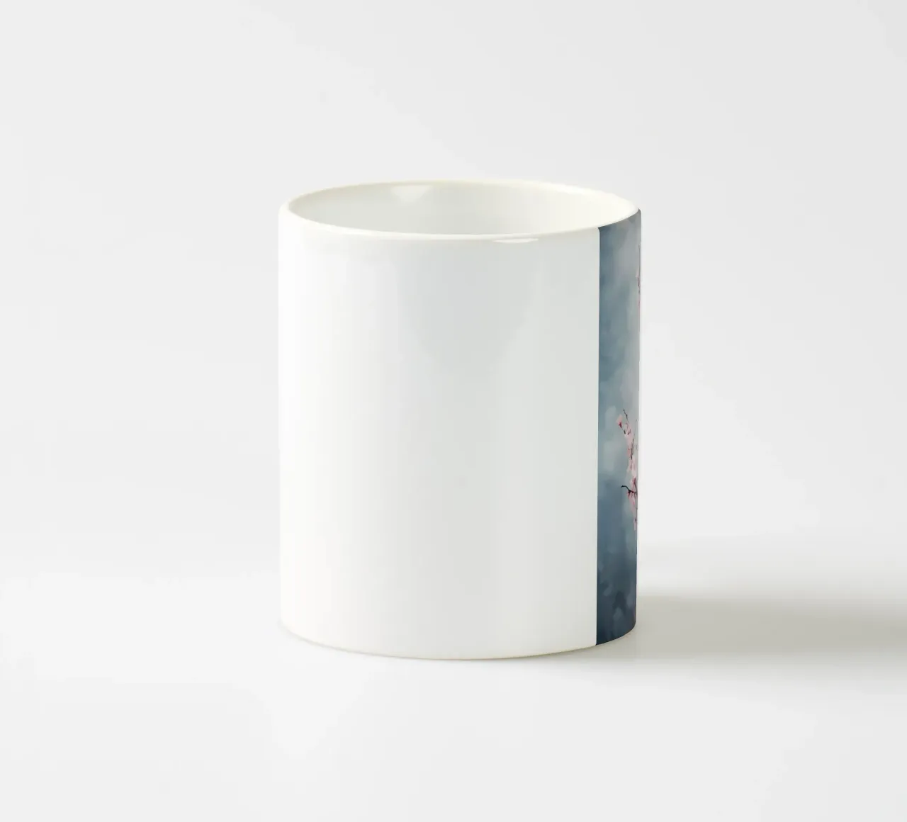 Sakura in volo tazza in ceramica da Rebecca Clark Wyrick