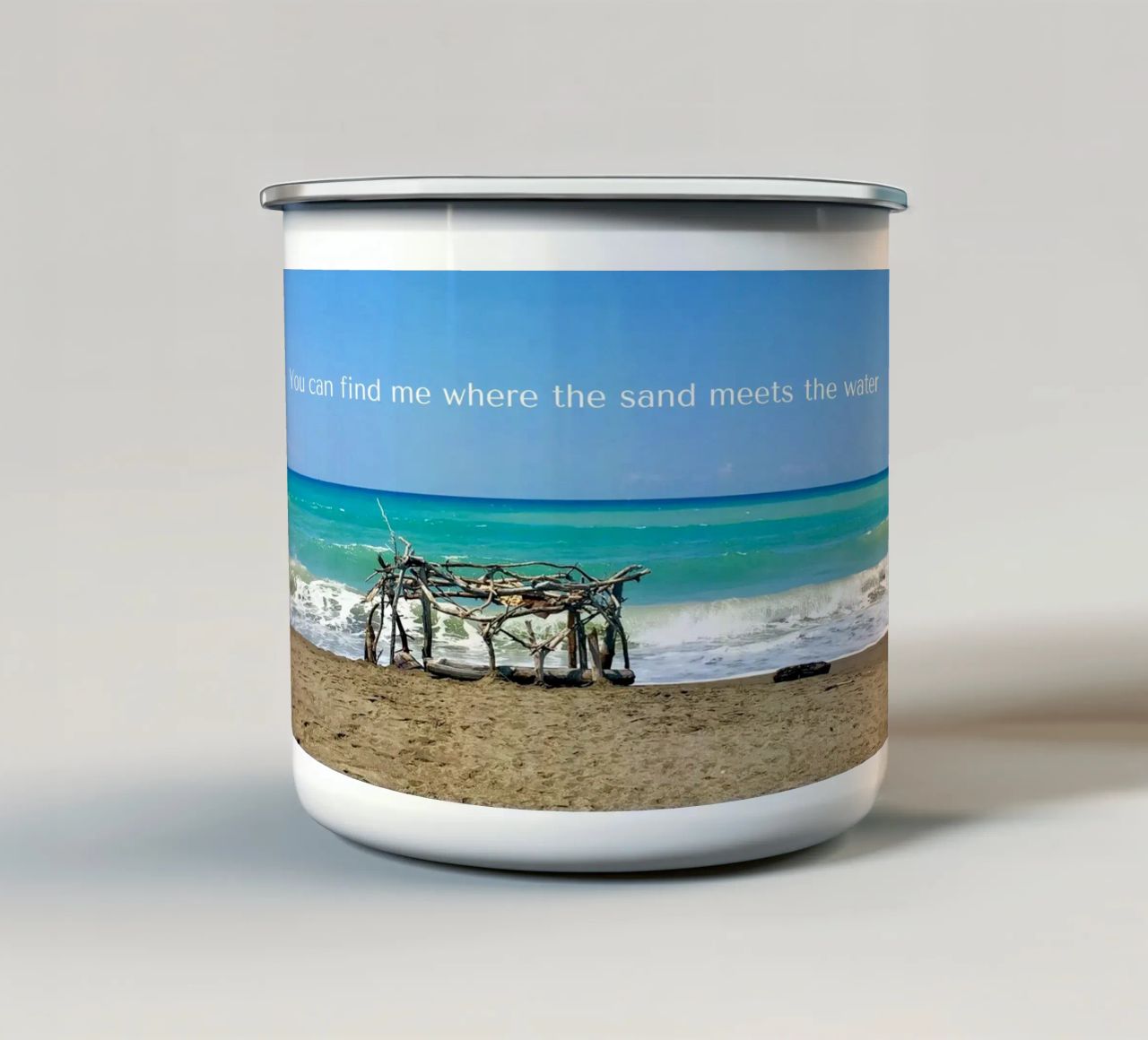 You can find me where the sand meets the water tazza in smalto da Happy 😃 Art 🎨 by Christine Schnoell