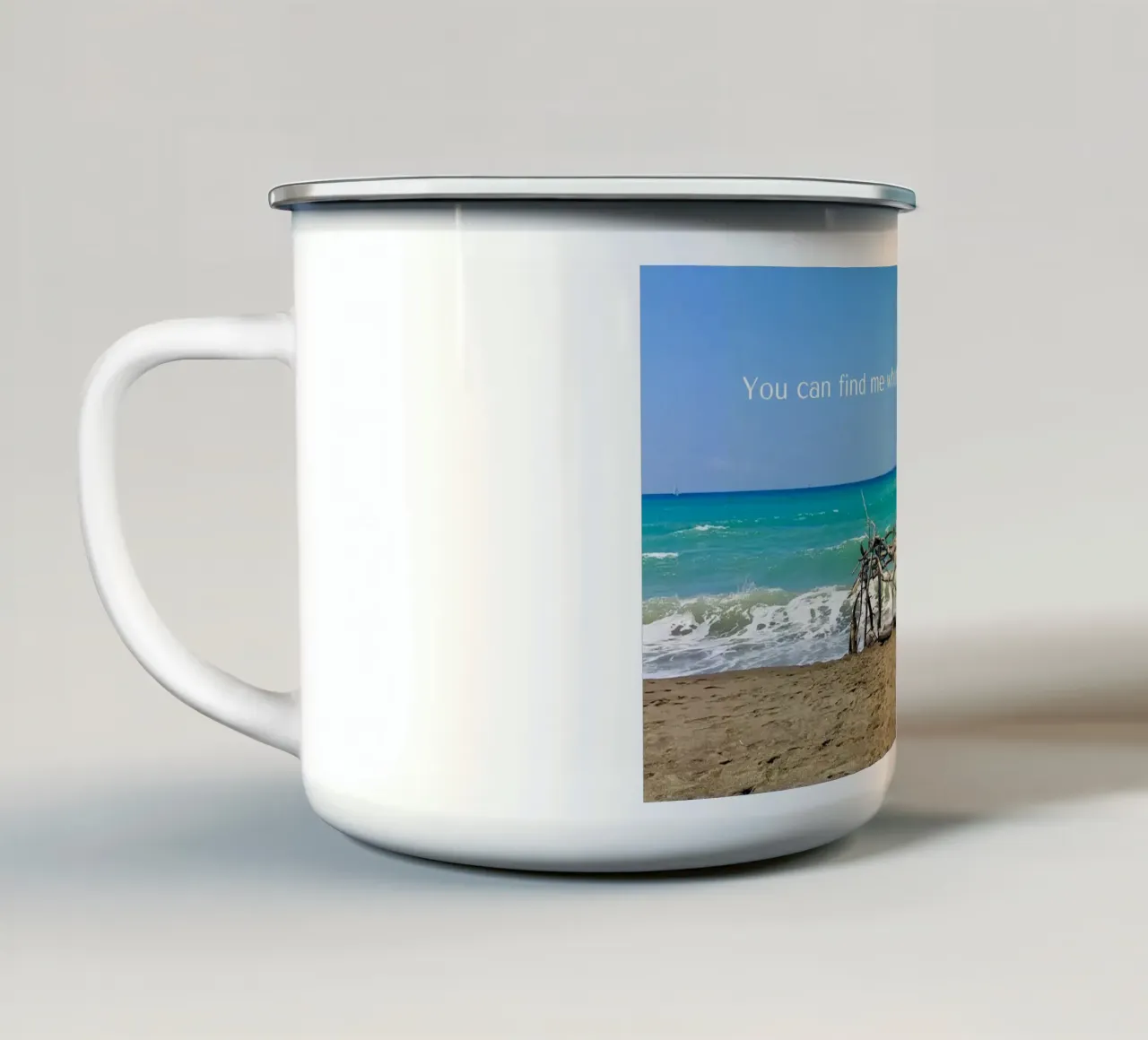 You can find me where the sand meets the water tazza in smalto da Happy 😃 Art 🎨 by Christine Schnoell