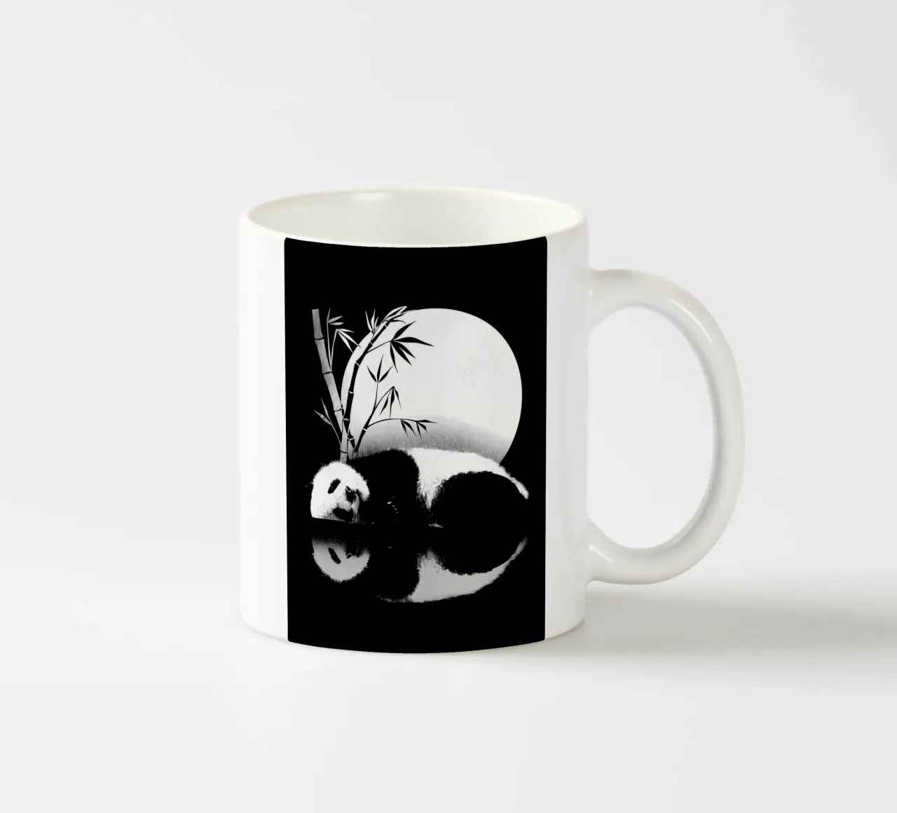 Riflessione del panda tazza in ceramica da James M Coyle