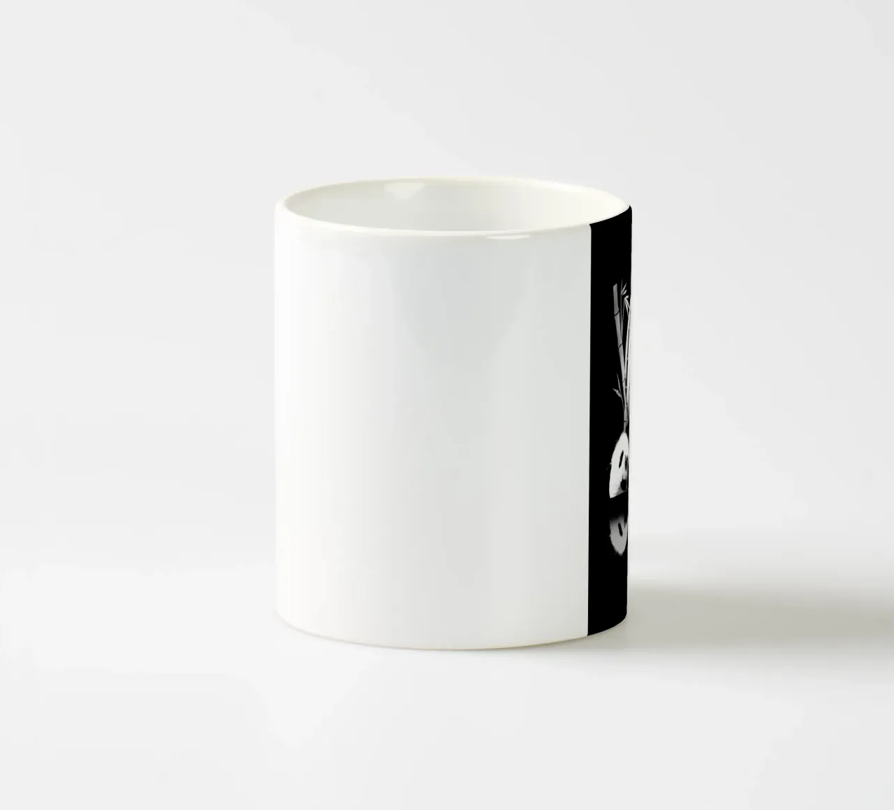 Riflessione del panda tazza in ceramica da James M Coyle