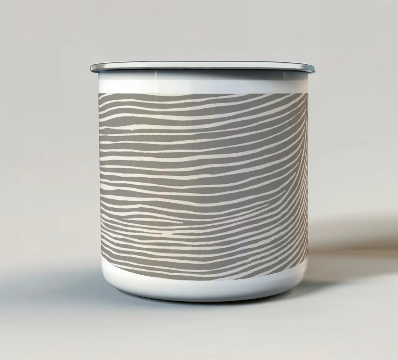 Strisce linoleografiche grigie tazza in smalto da NouveauPrints