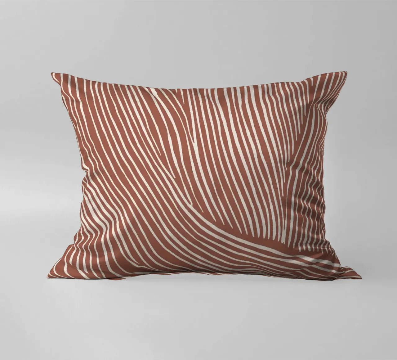 Terracotta linoleumsneden kussen van NouveauPrints