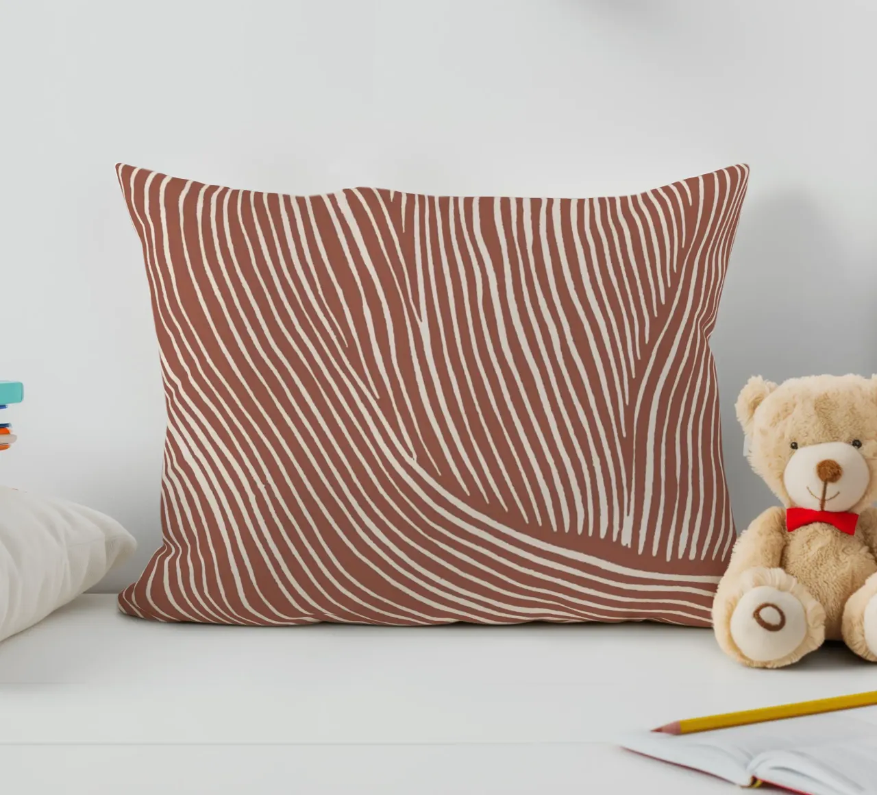 Terracotta linoleumsneden kussen van NouveauPrints