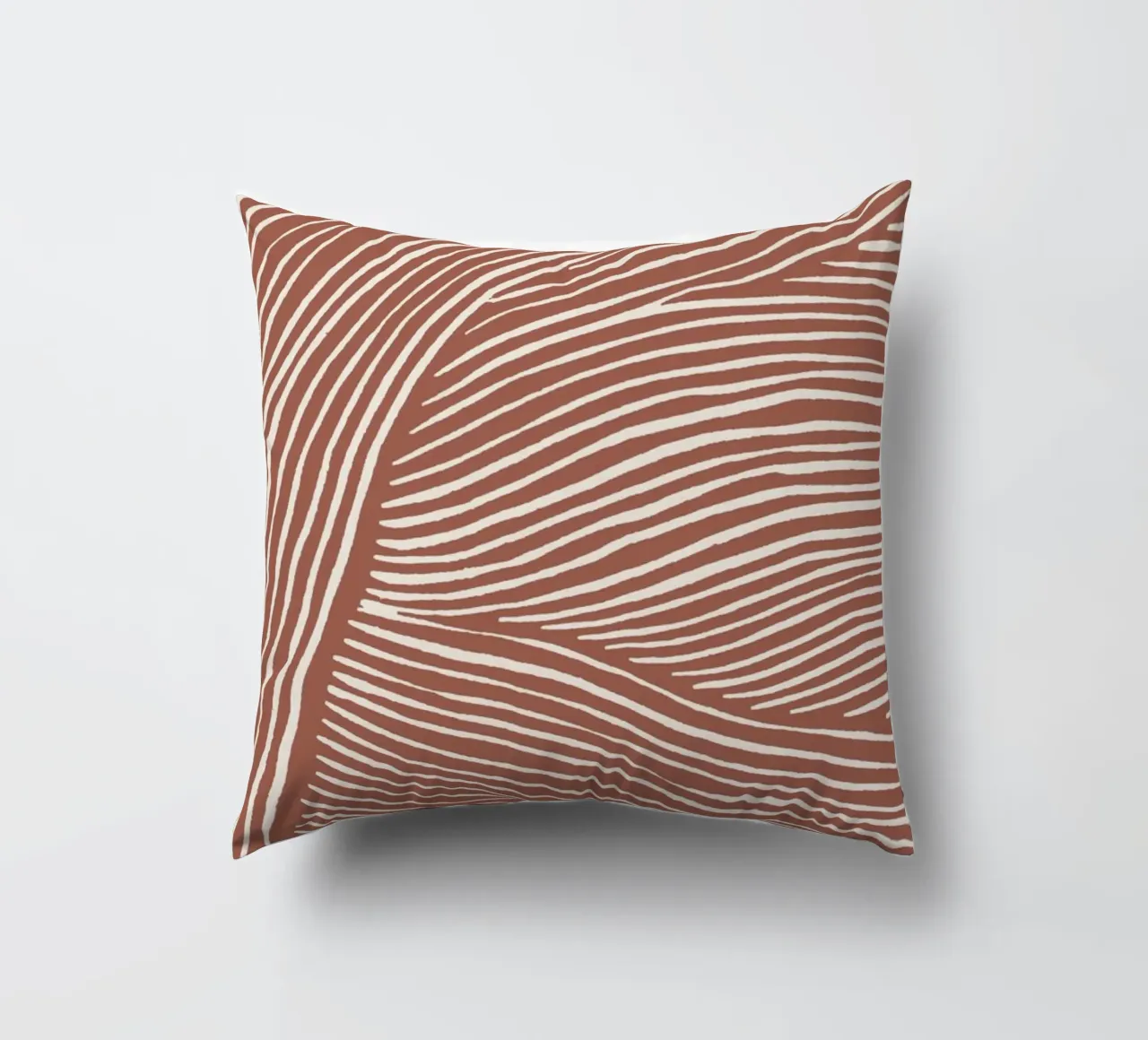 Terracotta linoleumsneden kussen van NouveauPrints