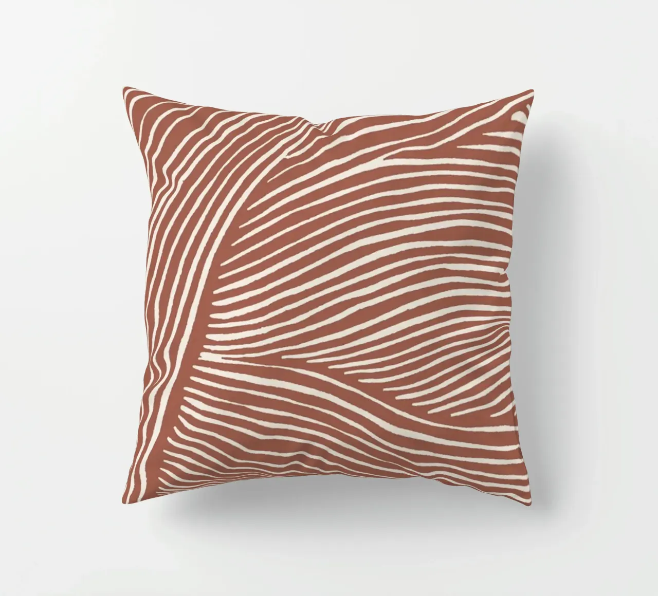 Terracotta linoleumsneden kussen van NouveauPrints