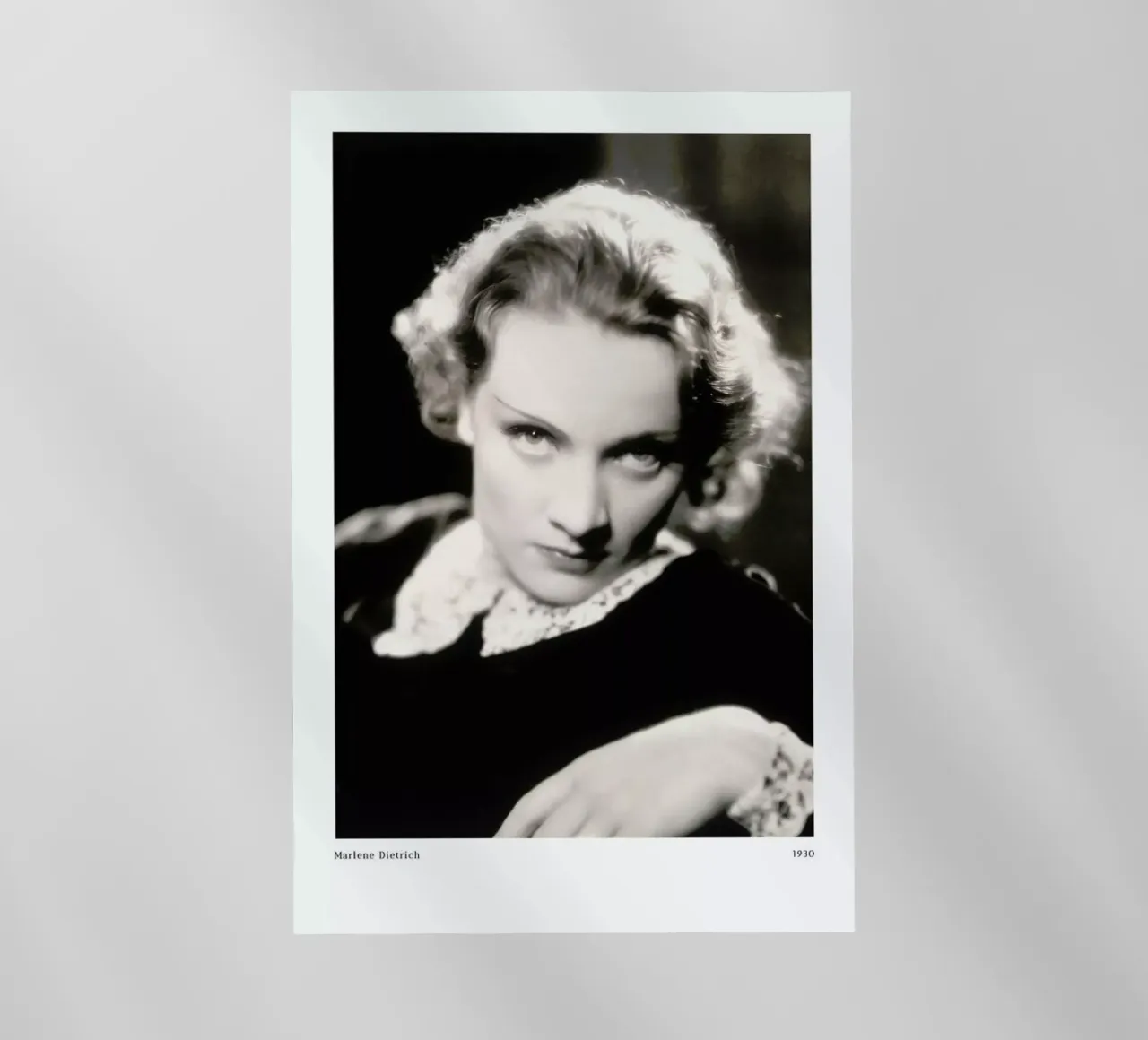 Marlene Dietrich as Amy Jolly in Morocco pellicola backlit da ARTOTHEK