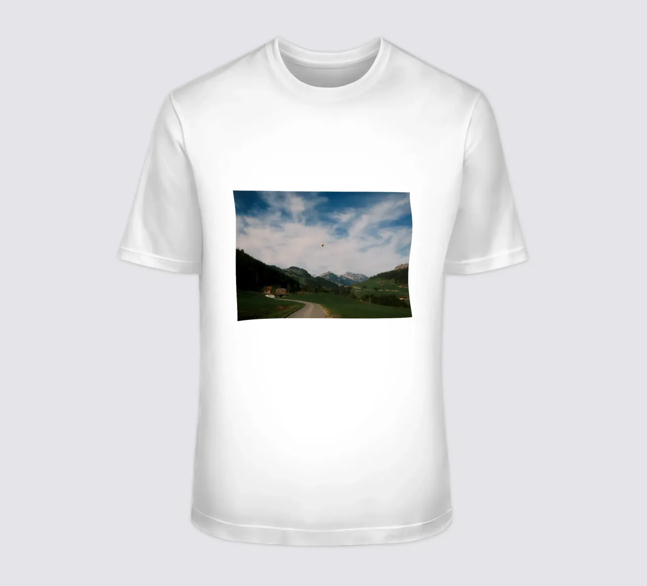 Floating Above the Valley – Swiss Spring Serenity t-shirt da FujiSwiss