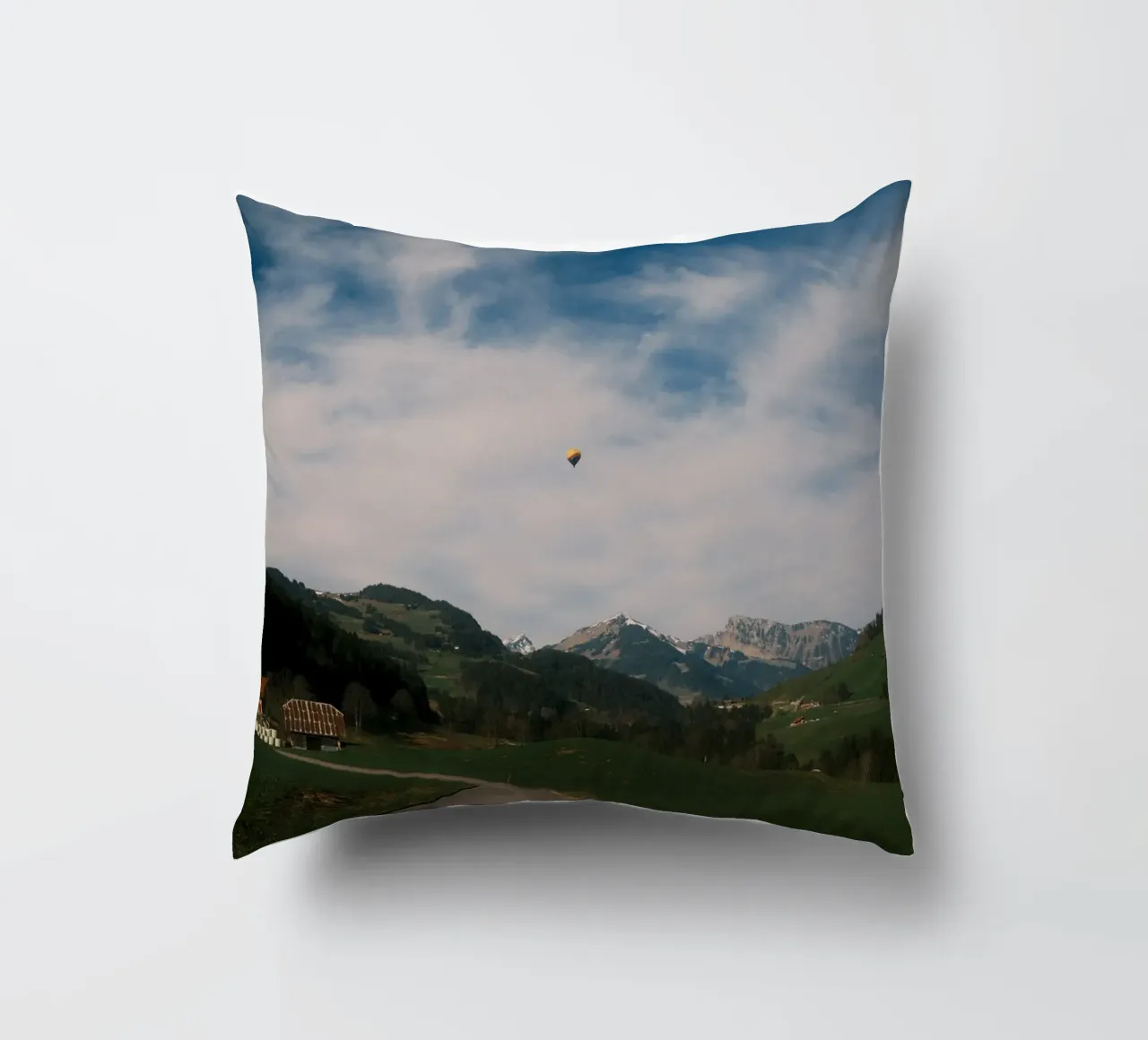 Floating Above the Valley – Swiss Spring Serenity cuscino da FujiSwiss