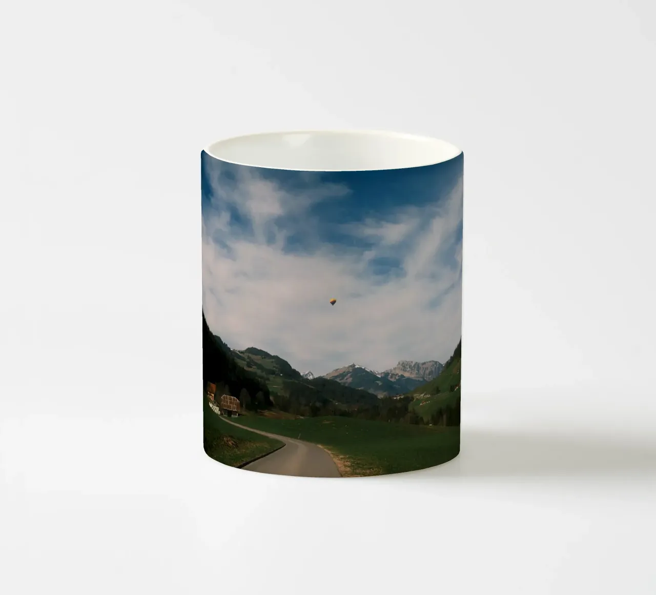 Floating Above the Valley – Swiss Spring Serenity tazza in ceramica da FujiSwiss