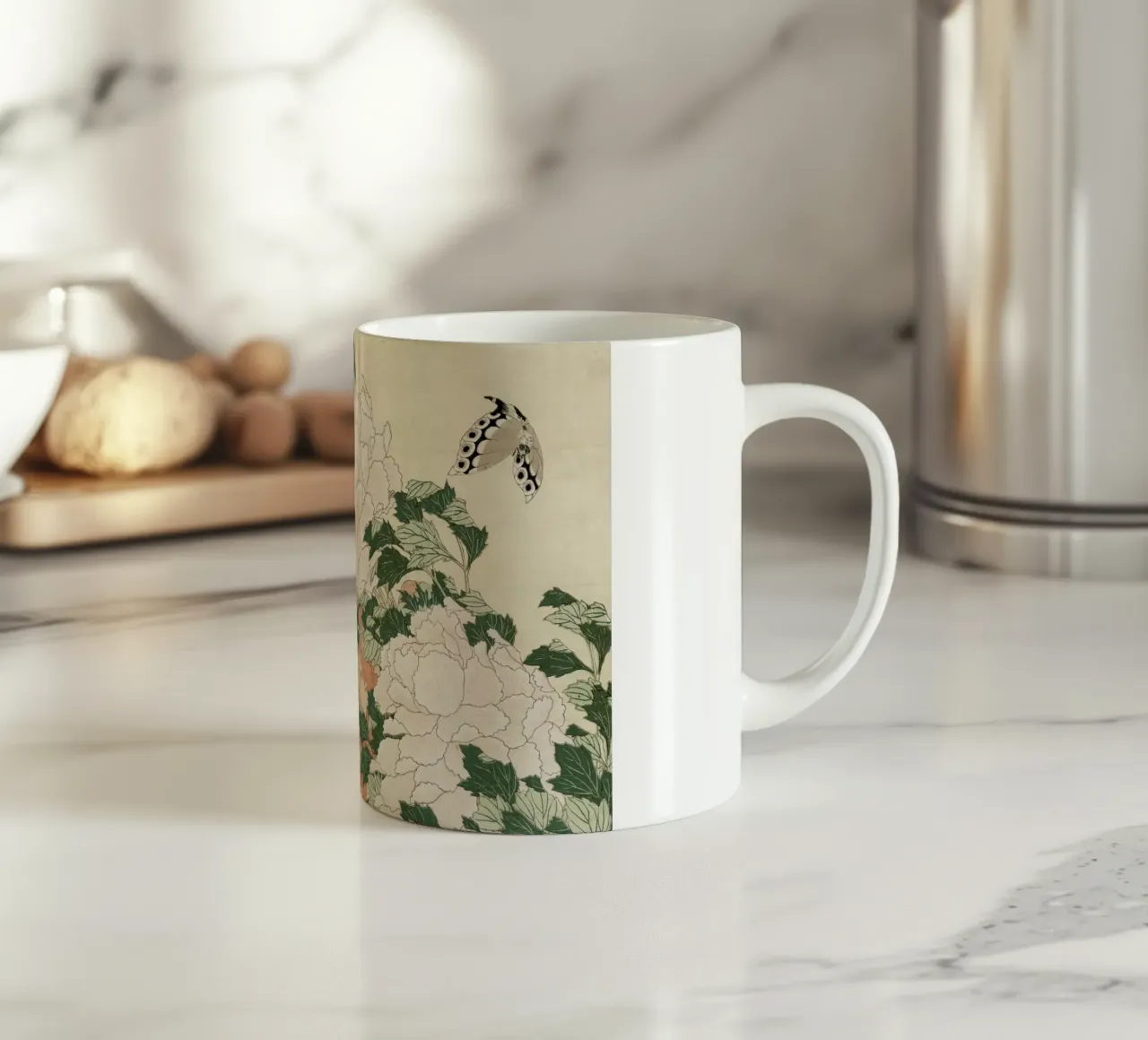 Hokusai - Pink and Red Peonies Blown to the Left in a Breeze and a Butterfly tazza in ceramica da ARTOTHEK