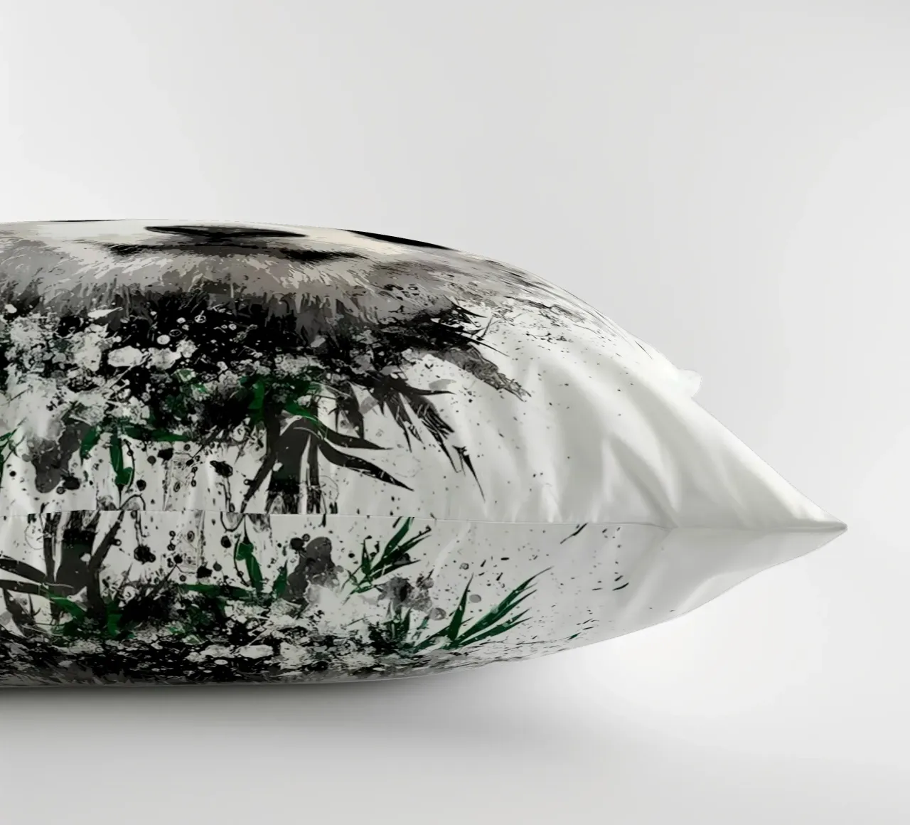 Panda con bambù verde cuscino da James M Coyle