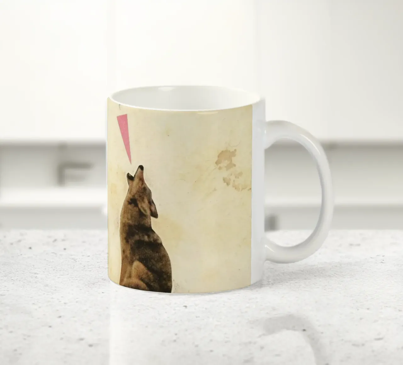 Coyote ululante tazza in ceramica da Cassia Beck Collage