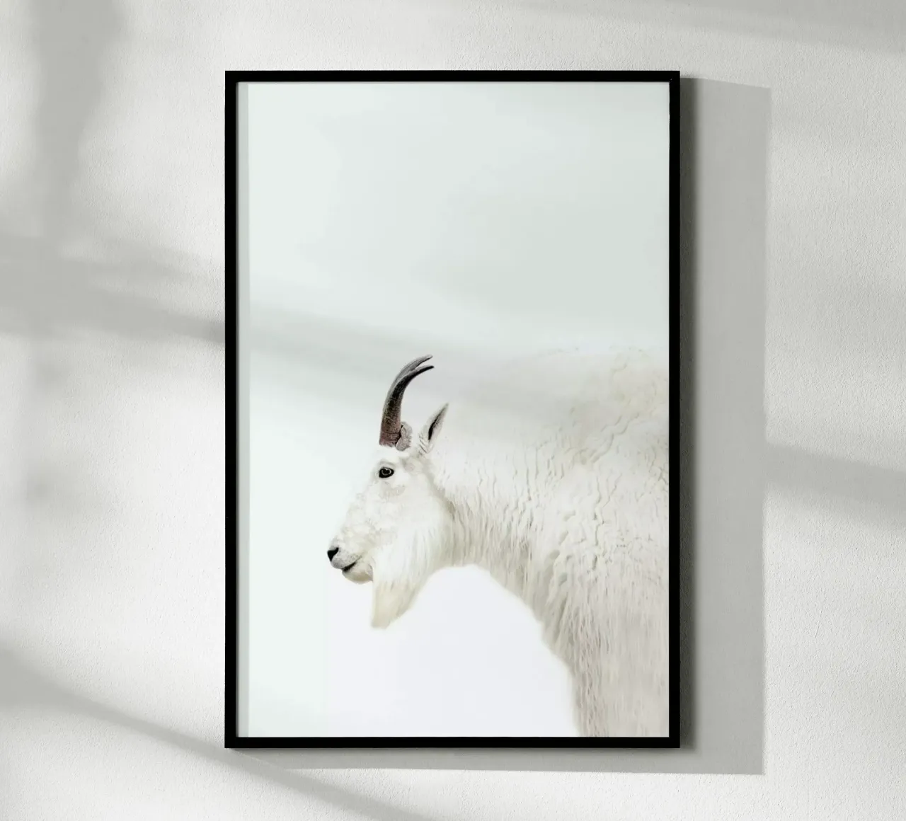 Mountain Goat poster con telaio in plastica da Monika Strigel