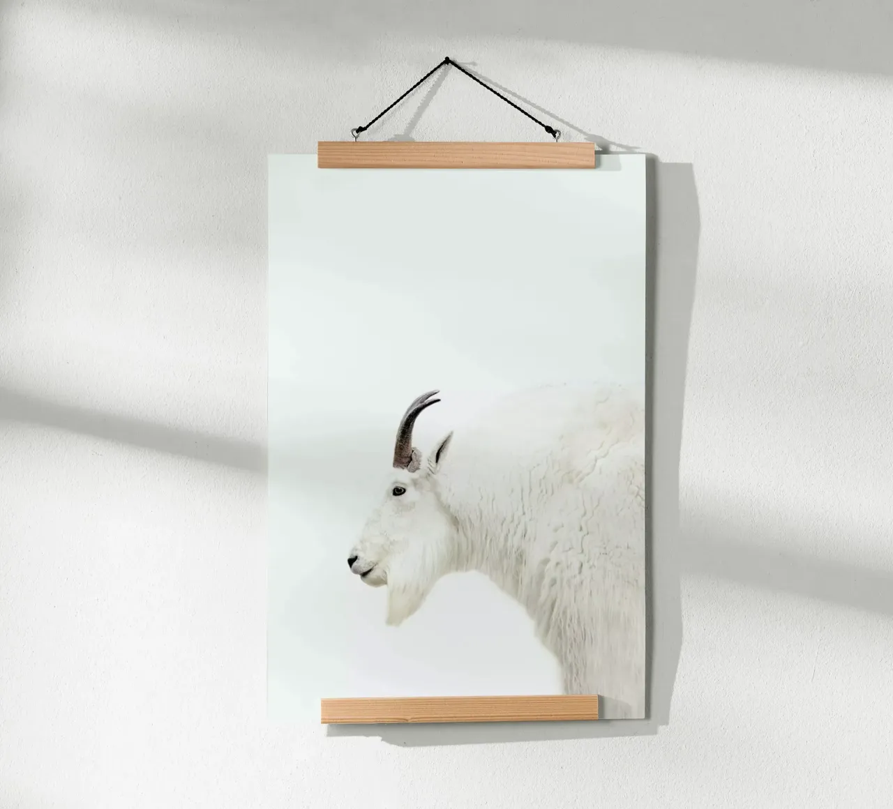 Mountain Goat poster con telaio in plastica da Monika Strigel