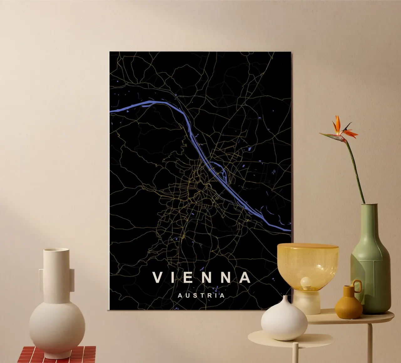Vienna Austria - Mappa della città in nero e oro poster con telaio in alluminio da Cartographers Library