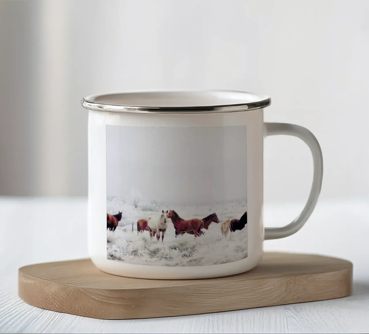 Winter Horseland tazza in smalto da Kevin Russ
