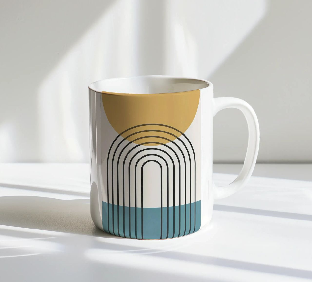 Linee geometriche II tazza in ceramica da James M Coyle