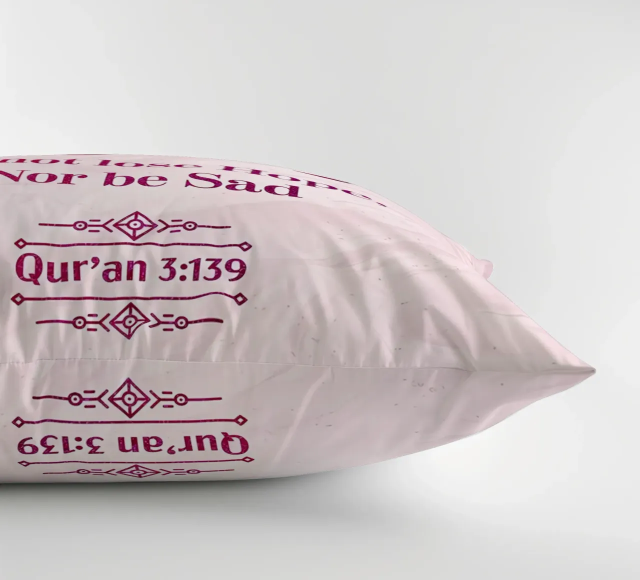 Surat Al Imran Versetto 139 cuscino da Albert S Jacob