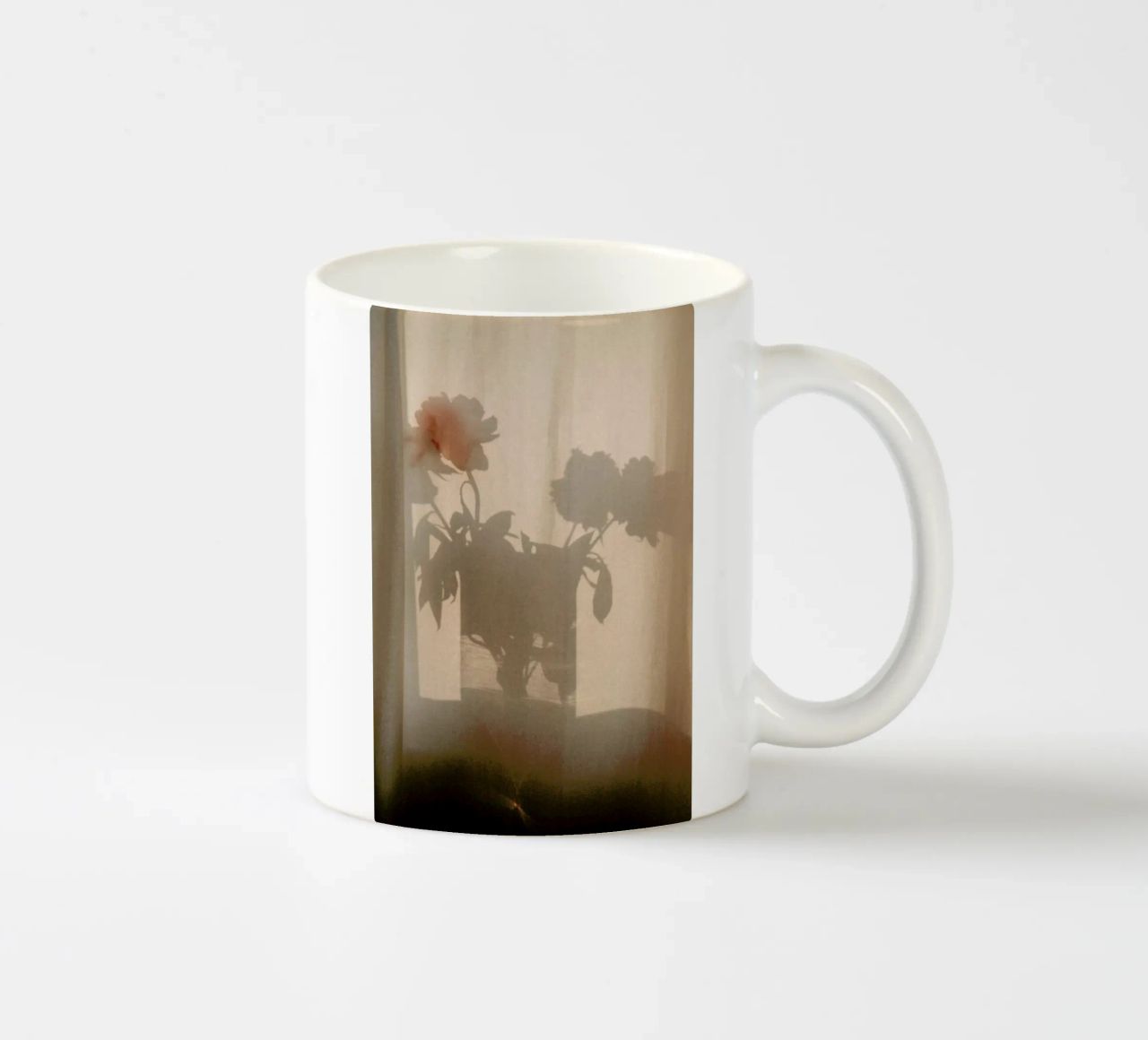 Abstract — Flower Shadow I tazza in ceramica da Sebastian Hilgetag