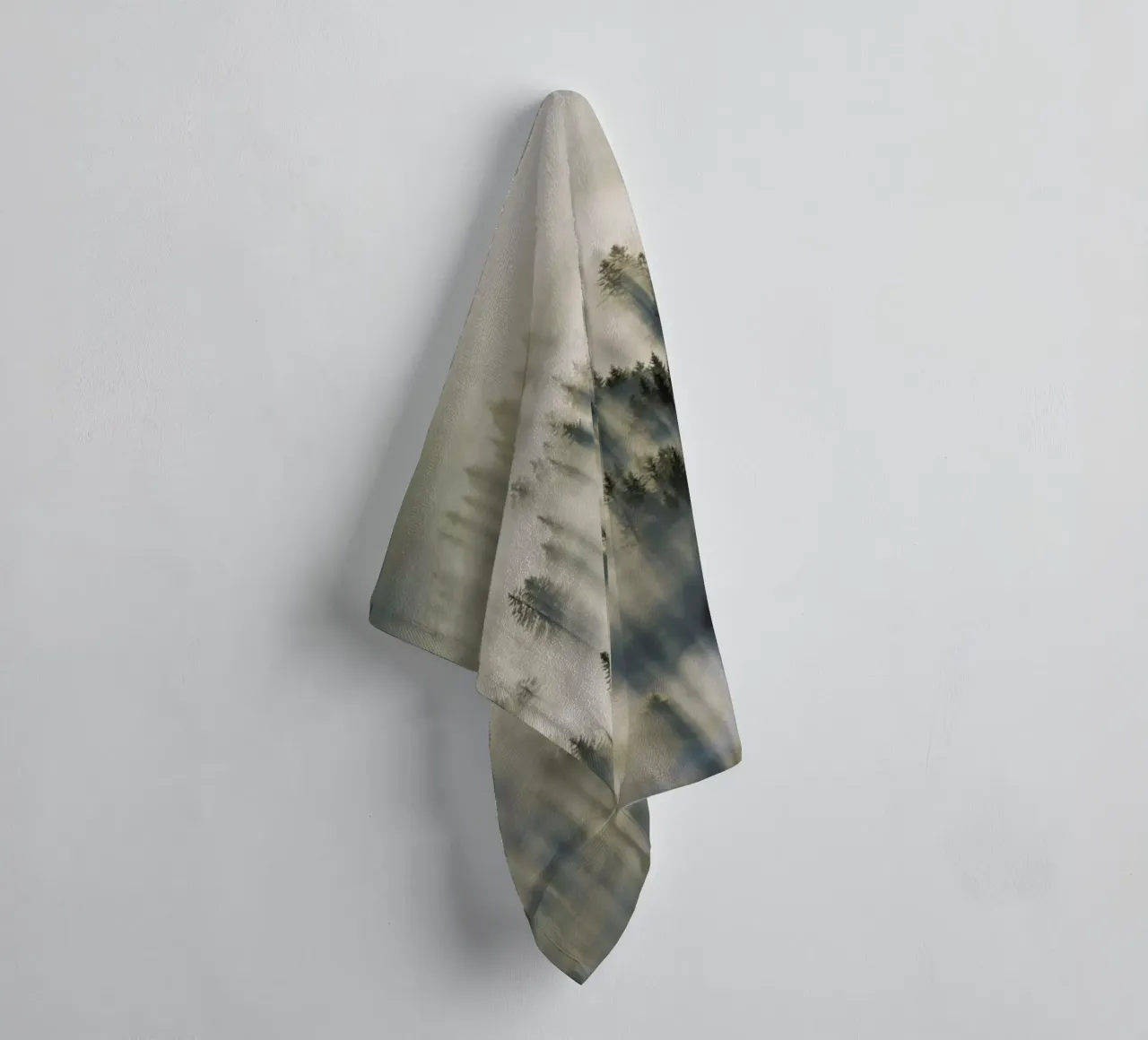 Sun Through Cedars @magnus___p asciugamano da bagno da EyeEm Mobile GmbH