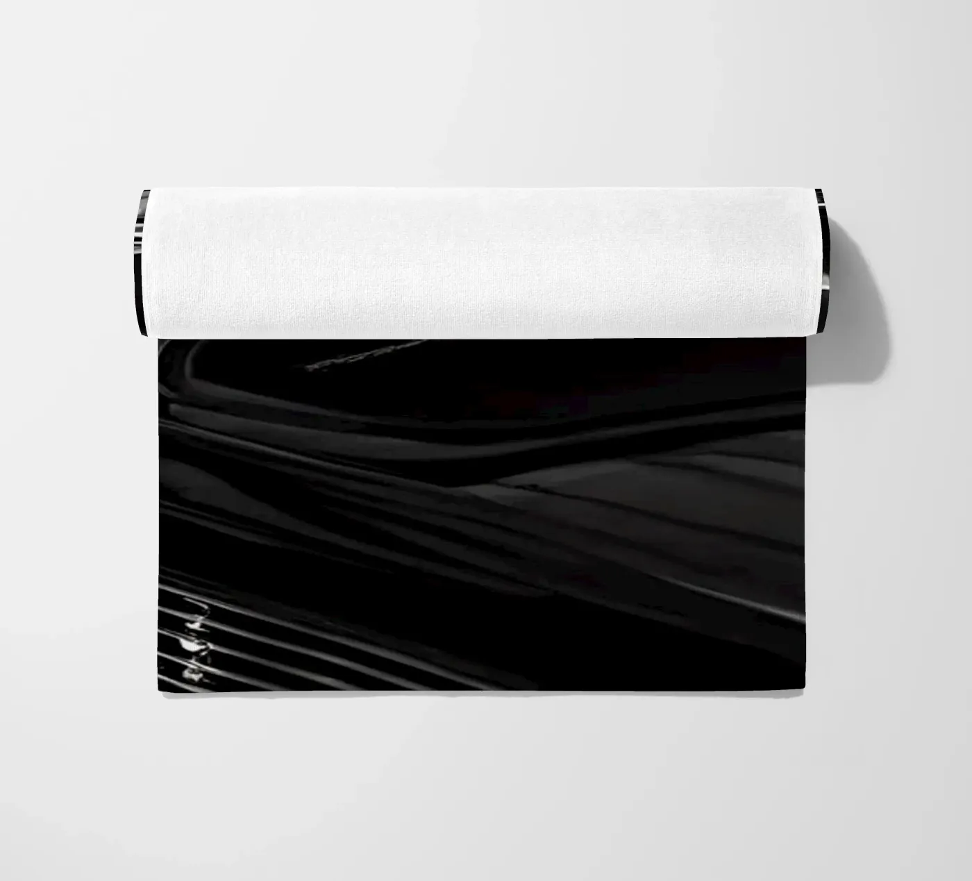 Auto d'epoca monocromatica telo mare da CAR EDITION