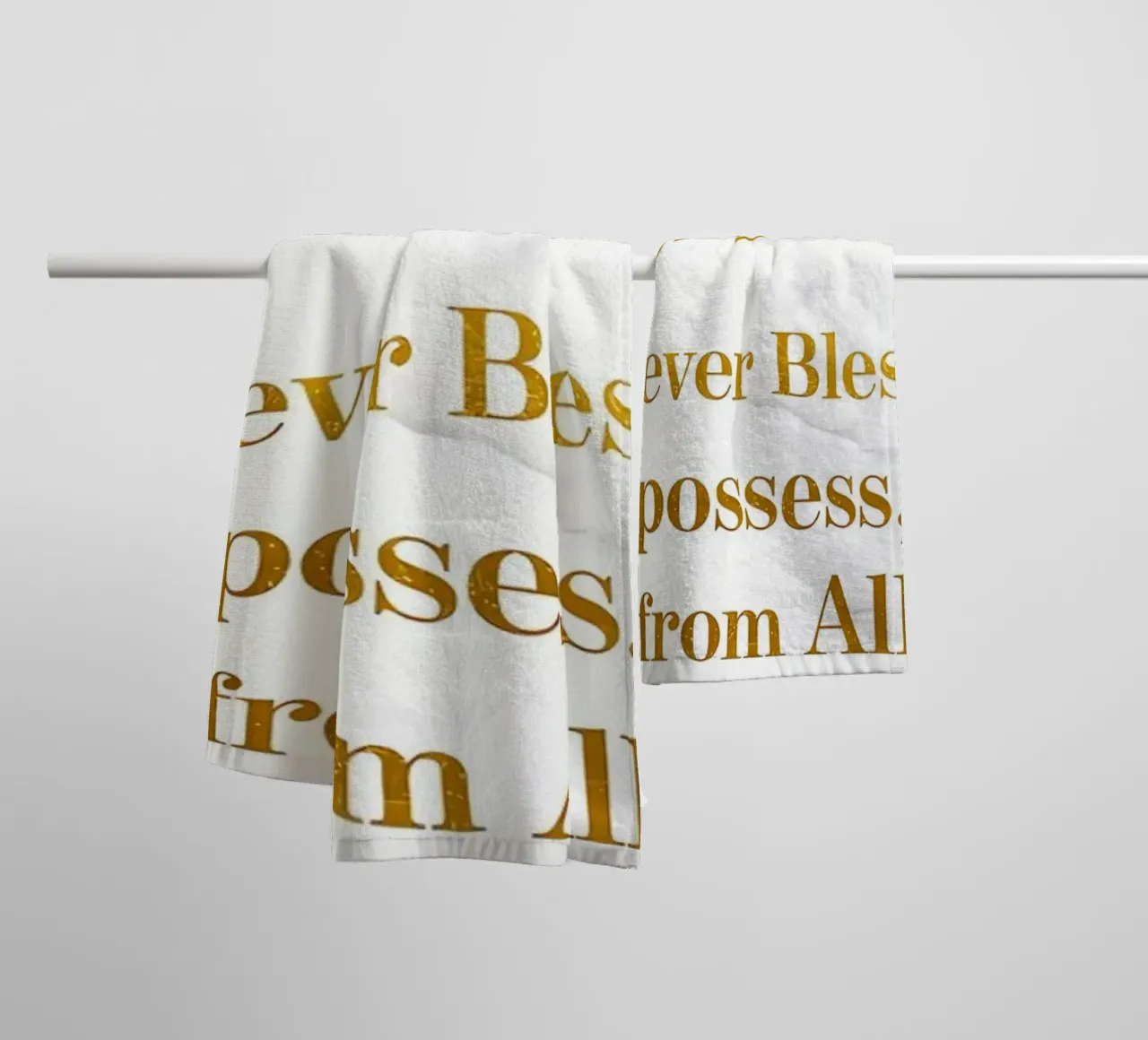 Surat An Nahl Versetto 53 asciugamano da bagno da Albert S Jacob
