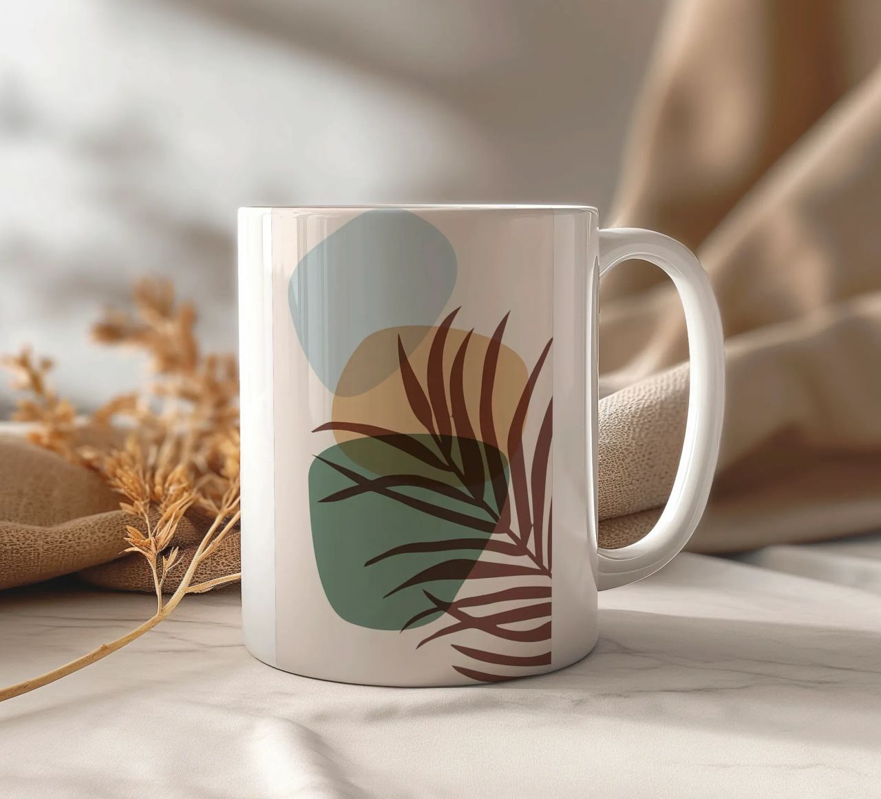 Forme astratte botaniche tazza in ceramica da Rebecca Clark Wyrick