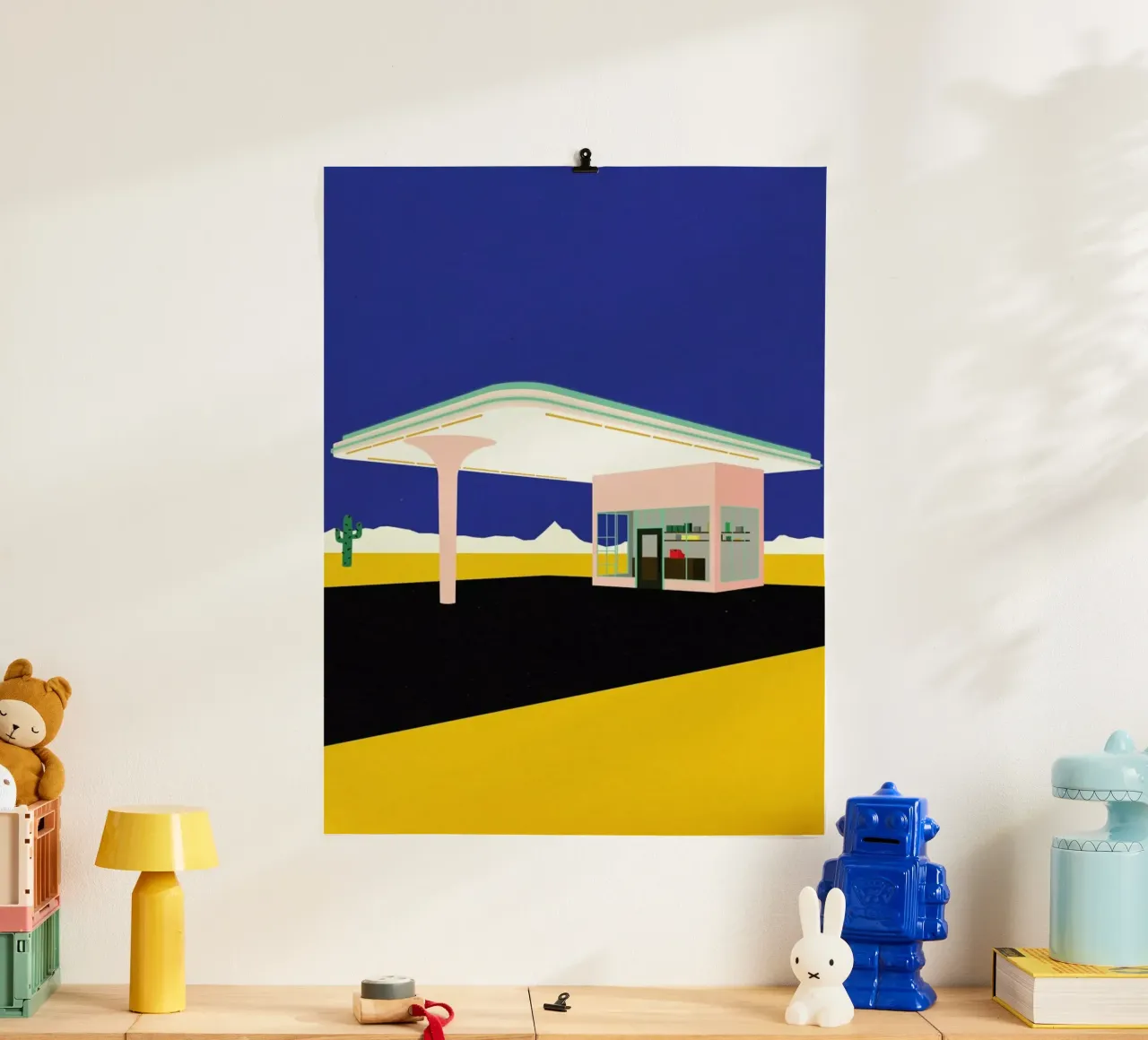 Texas Desert Gas Station poster con telaio in plastica da Rosi Feist