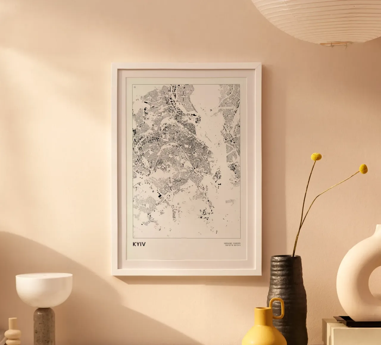 Kyiv poster con telaio in legno da The Cartography Collection