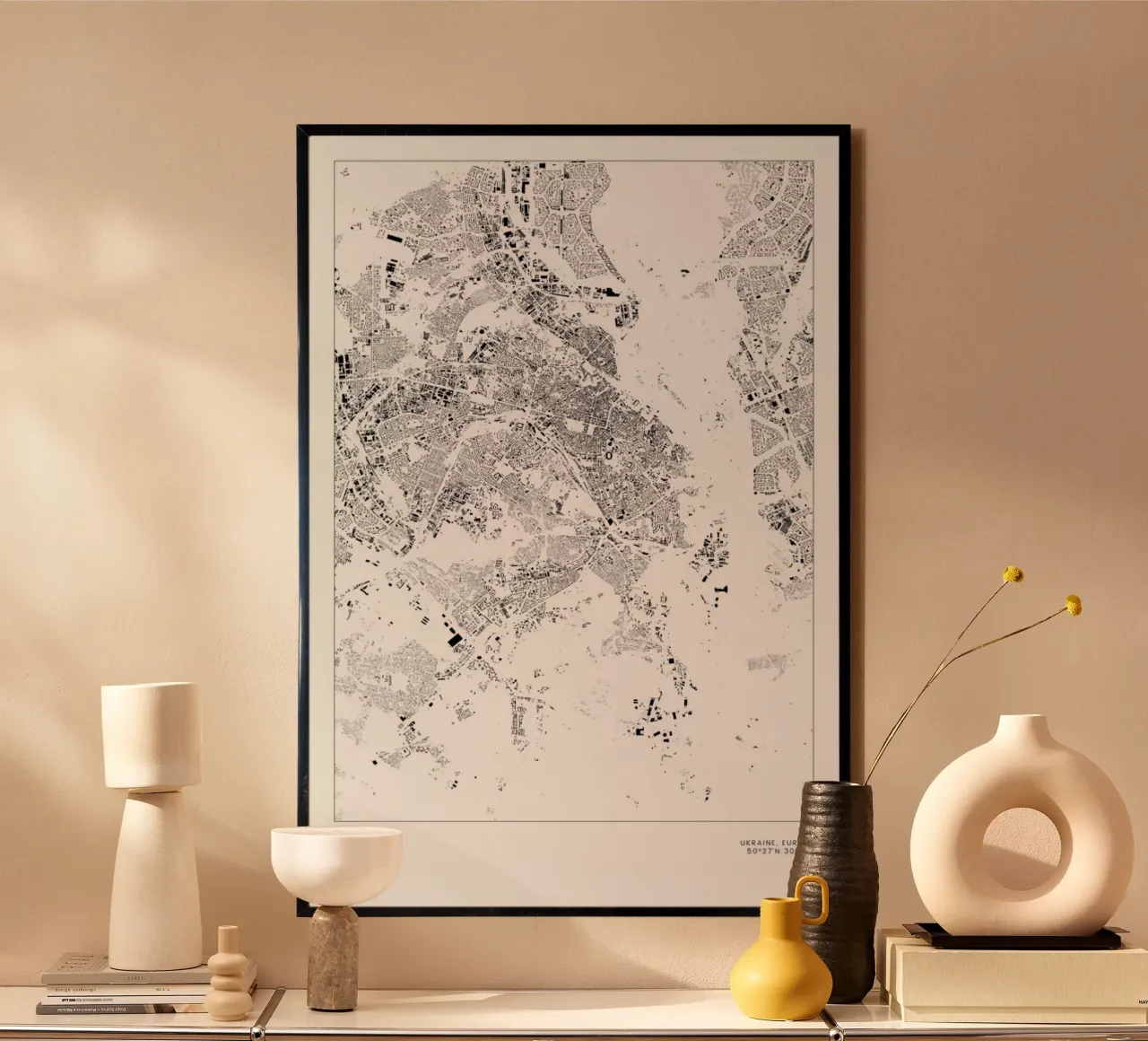 Kyiv poster con telaio in legno da The Cartography Collection