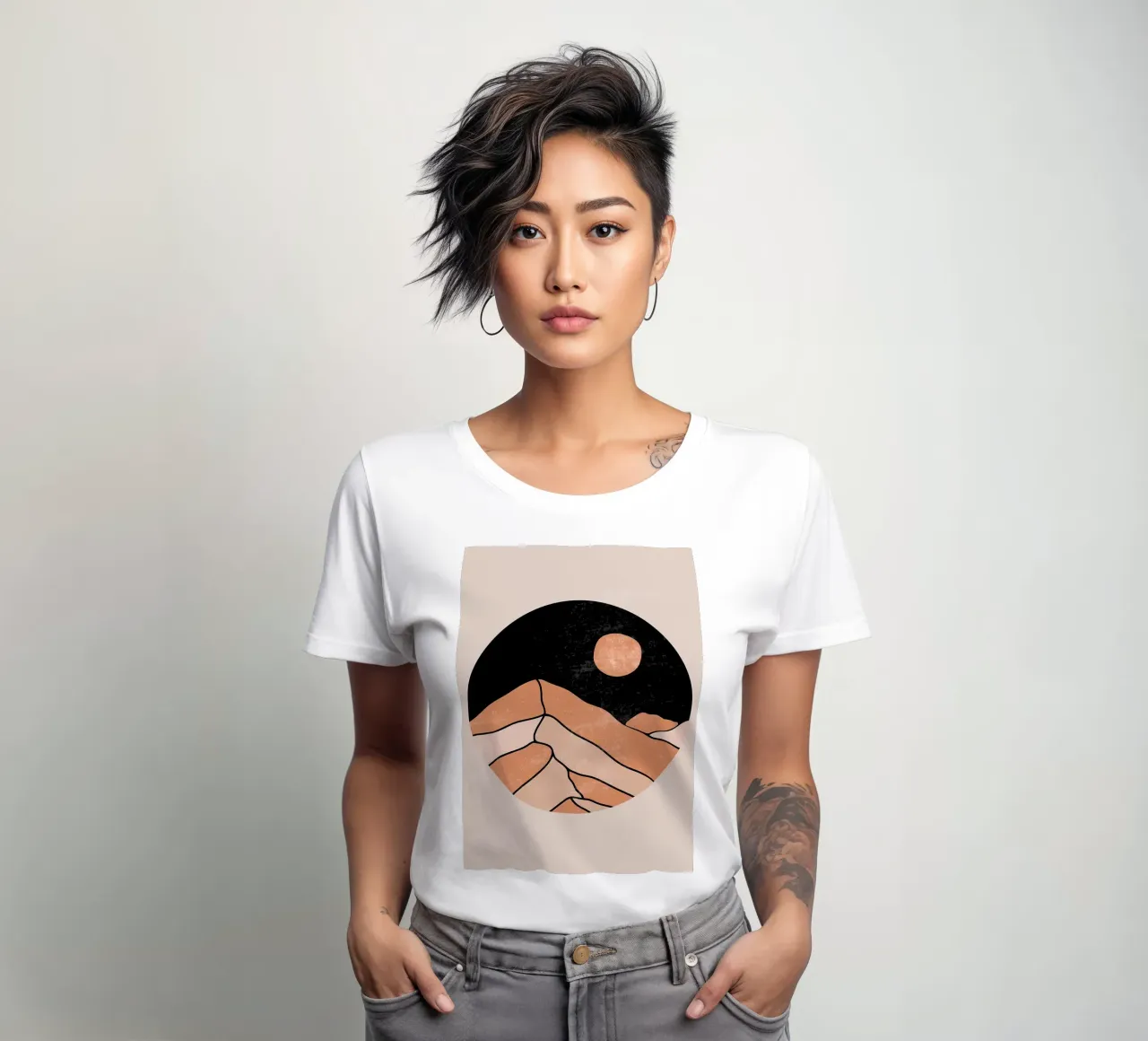 Minimal Mountain Frauen T-Shirt von James M Coyle