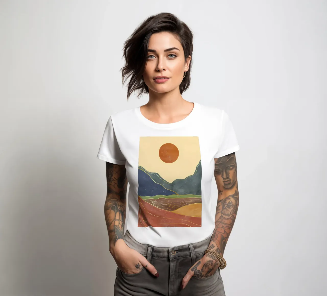 BERG HANDGESCHILDERD dames t-shirt getailleerd van James M Coyle