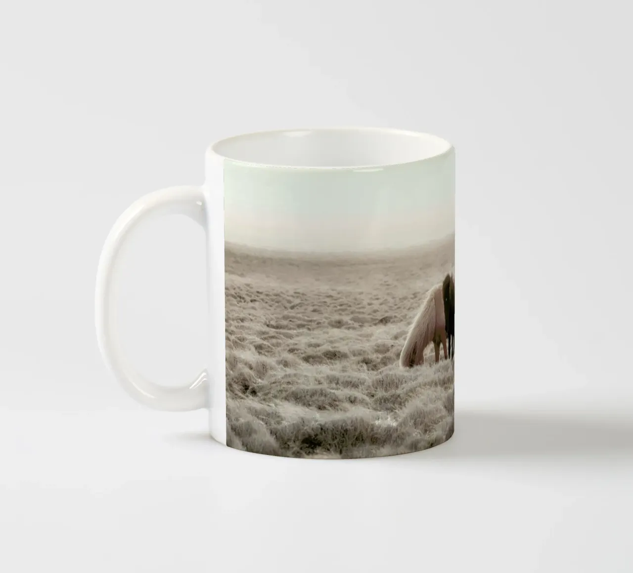 Cavalli selvaggi d'Islanda tazza in ceramica da Monika Strigel