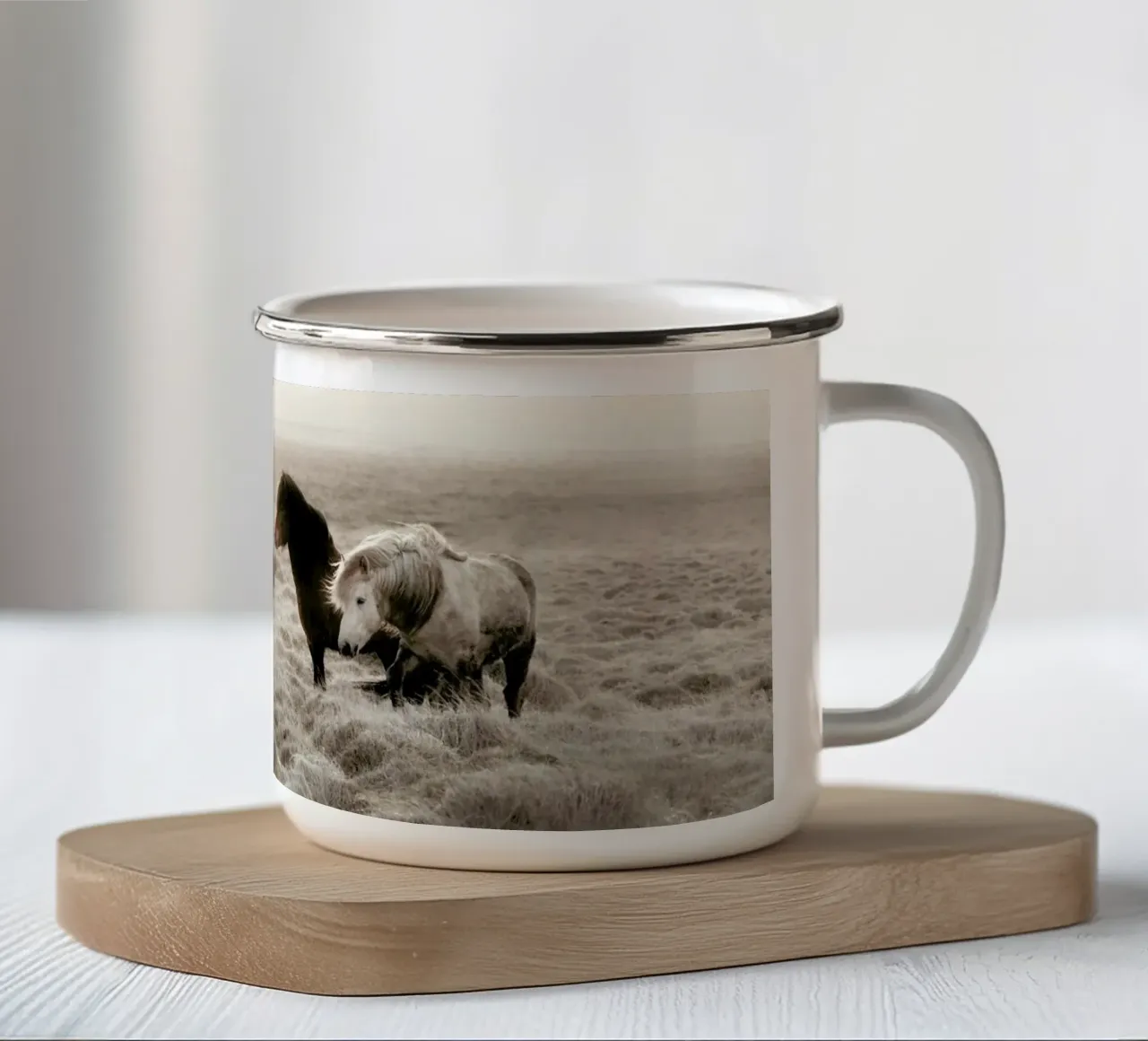 Cavalli selvaggi d'Islanda tazza in smalto da Monika Strigel