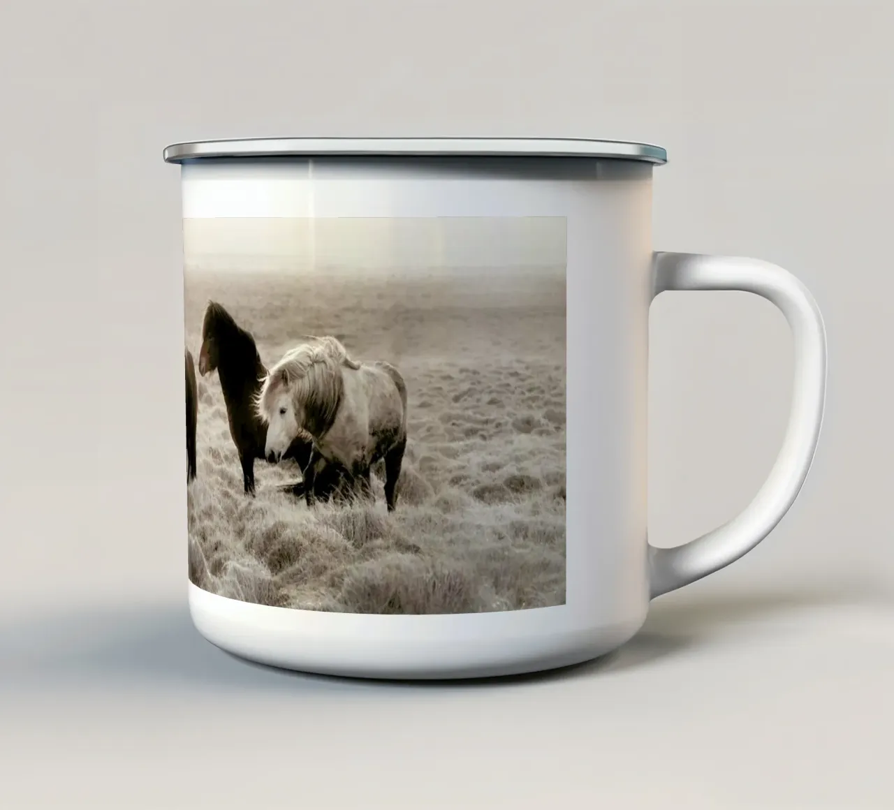 Cavalli selvaggi d'Islanda tazza in smalto da Monika Strigel