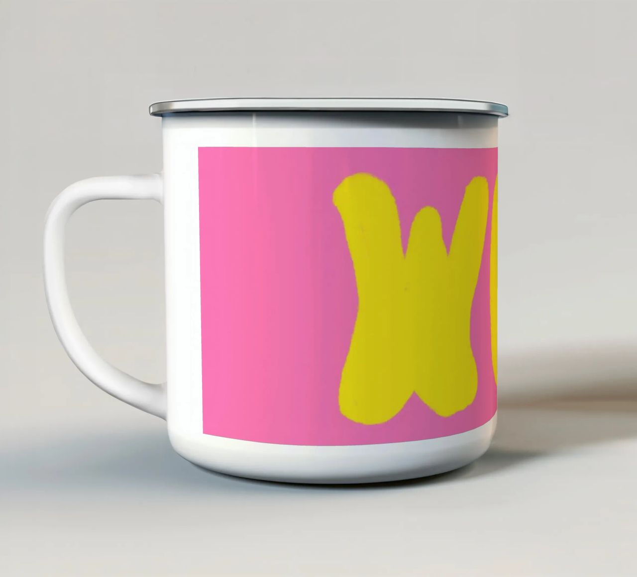 Scritta WOW giallo su rosa tazza in smalto da Alisa Knöß