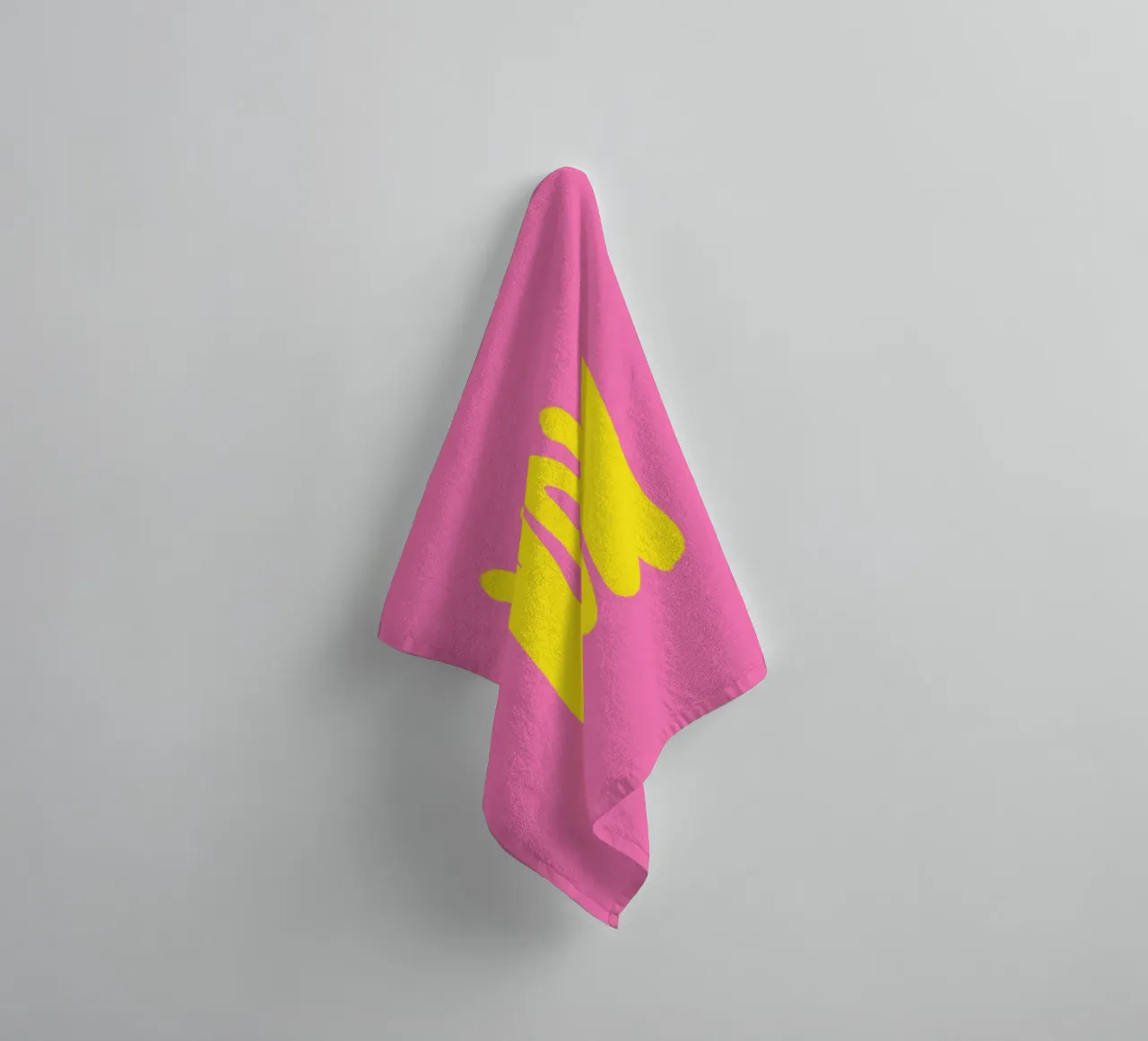 Scritta WOW giallo su rosa asciugamano da bagno da Alisa Knöß