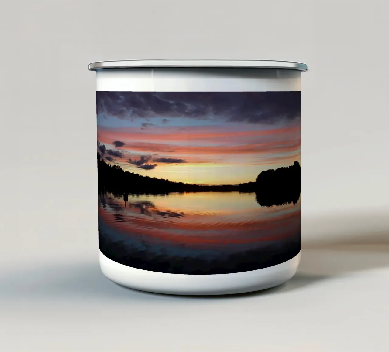 Tramonto sull'acqua tazza in smalto da Massimo Frascogna
