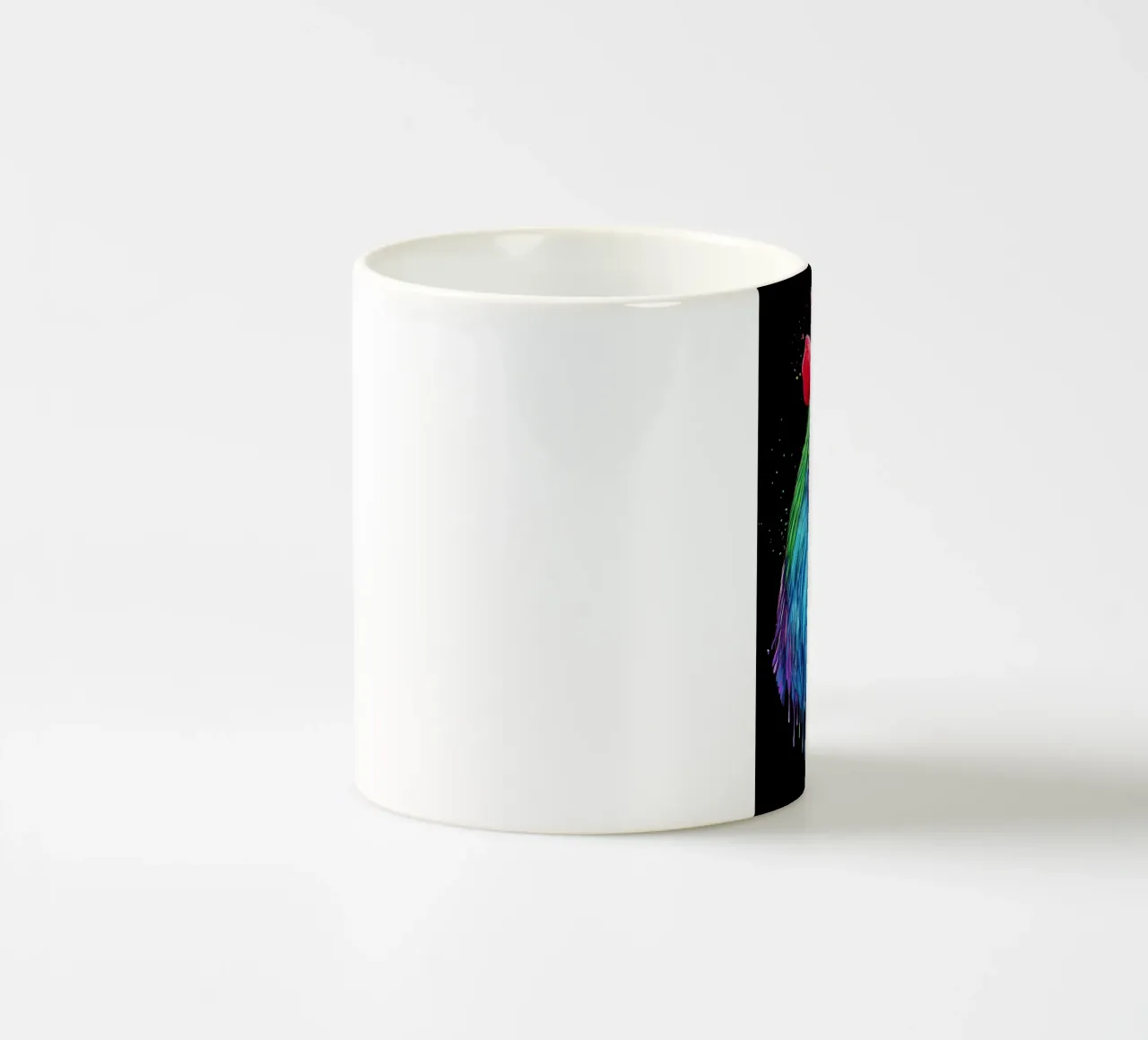 Rodilandro rosso con piume arcobaleno tazza in ceramica da pixelbull - medieval art and more