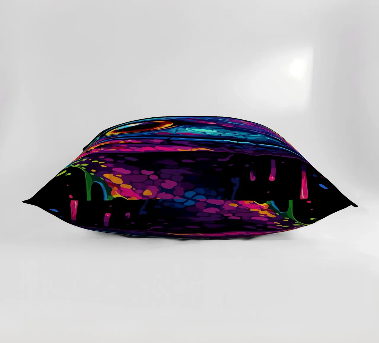 Geco variopinto con colori sgocciolanti cuscino da pixelbull - medieval art and more